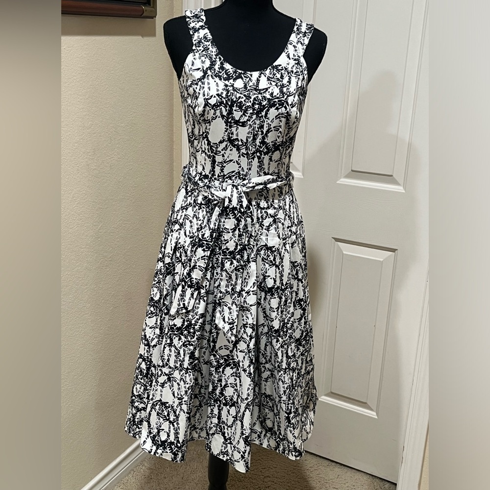 CALVIN KLEIN SLEEVELESS BLACK AND WHITE SKATERS FLARE DRESS, WOMEN SIZE 2